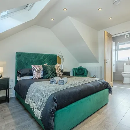 Apartment Stylish Homes W/ Fast Transport Links To London