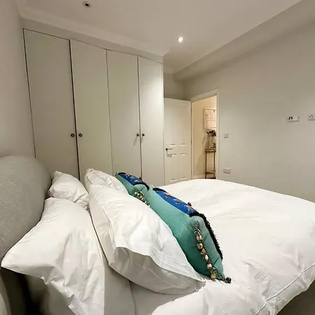 Apartment 2 Bed Garden - Piccadilly Line *