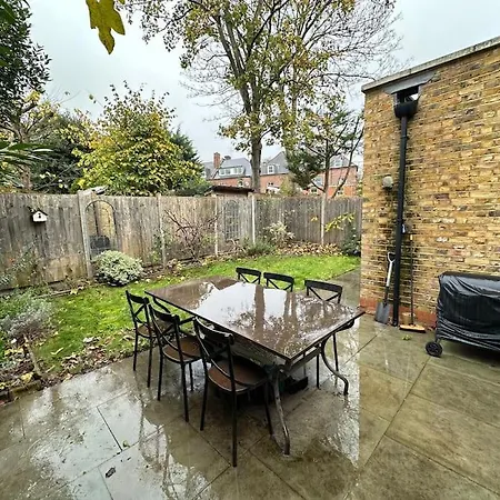 2 Bed Garden - Piccadilly Line Apartment London
