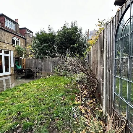 2 Bed Garden - Piccadilly Line Apartment London
