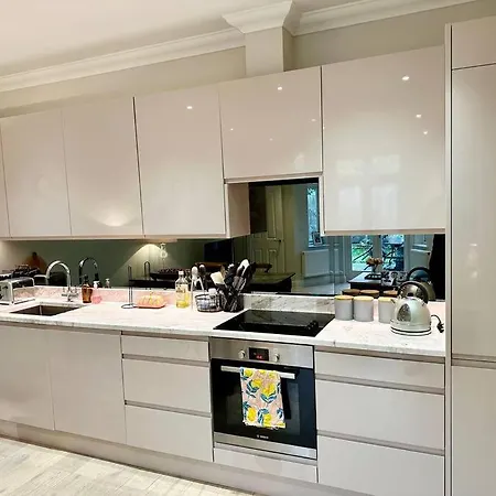 2 Bed Garden - Piccadilly Line