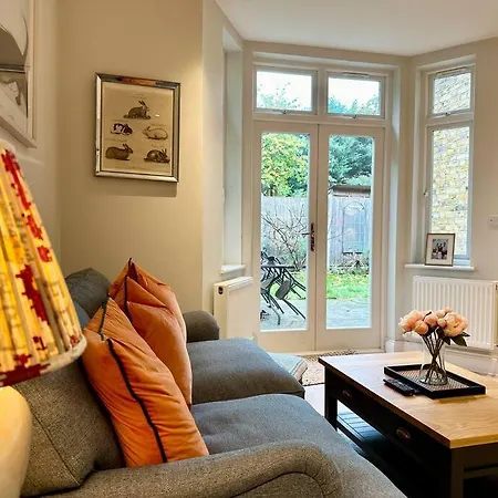 2 Bed Garden - Piccadilly Line