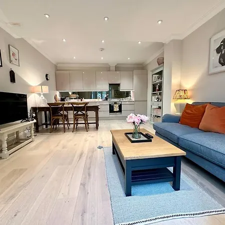 2 Bed Garden - Piccadilly Line * London