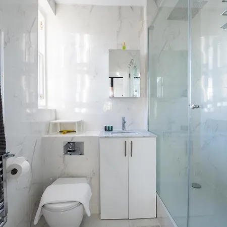 Apartment Bright Belgravia By Underthedoormat *
