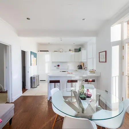 Bright Belgravia By Underthedoormat Apartment