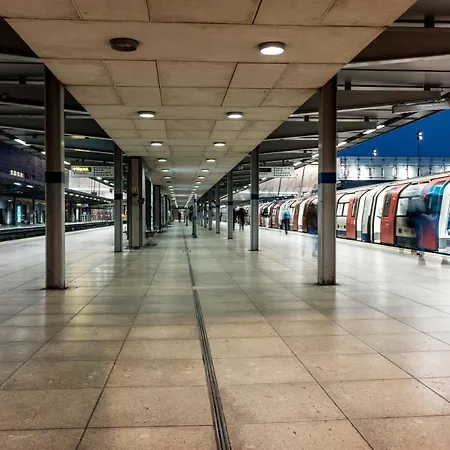 Lovely 2-Bed, Sleeps 6, Near Stratford Station & Abba Voyage,