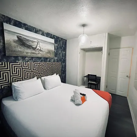 R2 Superking Sized Bed & 65
