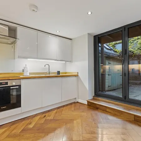 Holiday home Luxurious 2-bed With Private Sauna By Dena Elite Collection London