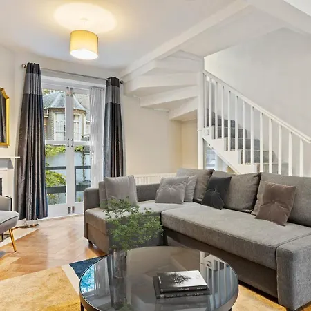 Luxurious 2-bed With Private Sauna By Dena Elite Collection Holiday home London