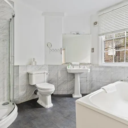 Luxurious 2-bed With Private Sauna By Dena Elite Collection Holiday home London