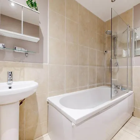 Apartment Perfectly Located, Classy 2 Bed Flat In Stockwell London