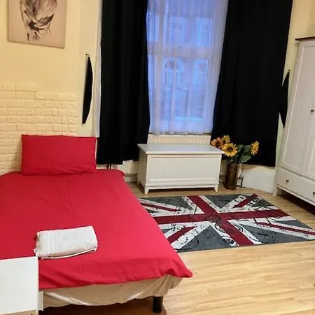 Comfy Rooms. Shared East Homestay.
