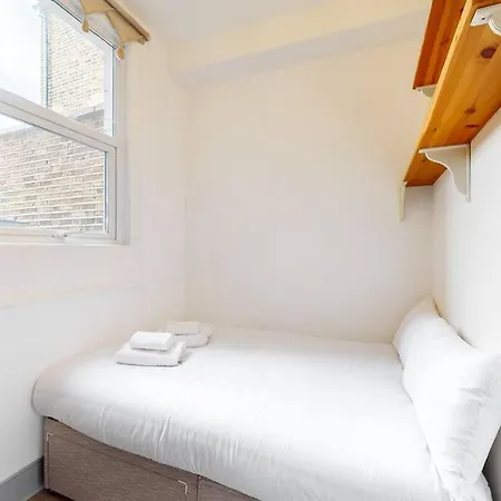Perfectly Located, Classy 2 Bed Flat In Stockwell London