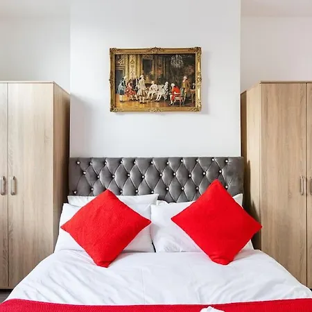 Parkside North - Victoria Line Apartment London