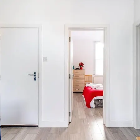 Parkside North - Victoria Line Apartment