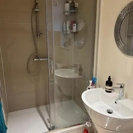 Cosy And Lovely 4-bed House In Stanmore 펜션 스탠모어