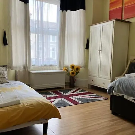 Comfy Rooms. Shared East Homestay. Homestay *