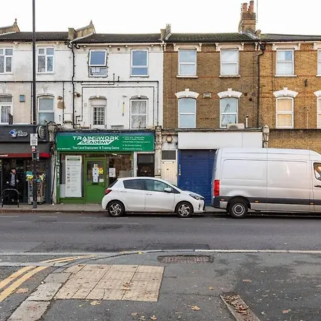 Parkside North - Victoria Line Apartment *