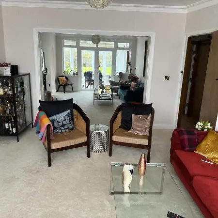 Cosy And Lovely 4-bed House In Stanmore 펜션