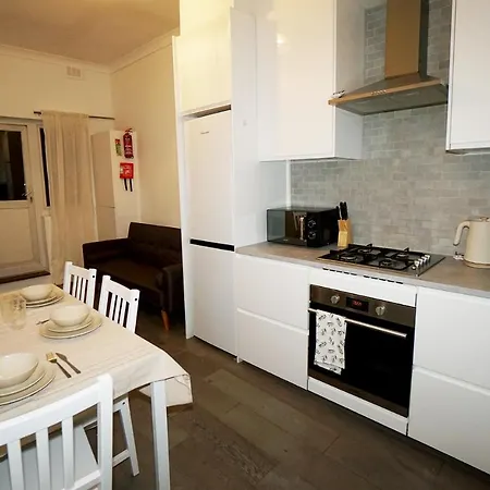 Apartment Stylish Retreat By Aresti *
