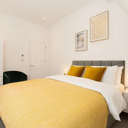 Modern, Stylish, Cosy, Finchley London 3 Bed 2 Bath With Free Parking Apartment