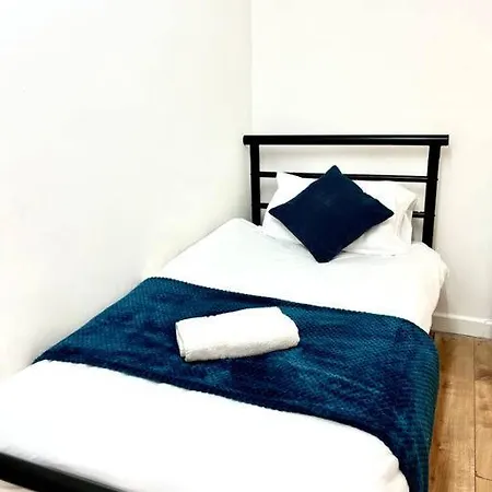 Brilliant One Bedroom Flat In *
