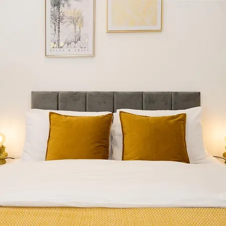 Modern, Stylish, Cosy, Finchley London 3 Bed 2 Bath With Free Parking Apartment *