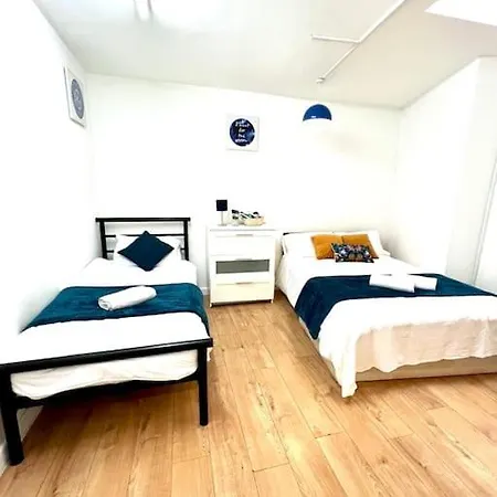 Brilliant One Bedroom Flat In *