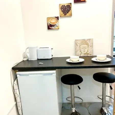 Brilliant One Bedroom Flat In London
