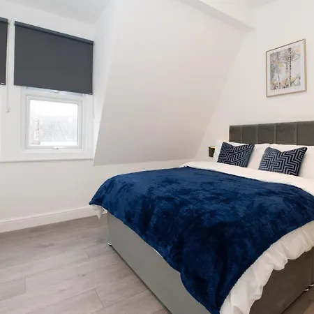 Modern, Stylish, Cosy, Finchley London 3 Bed 2 Bath With Free Parking Apartment