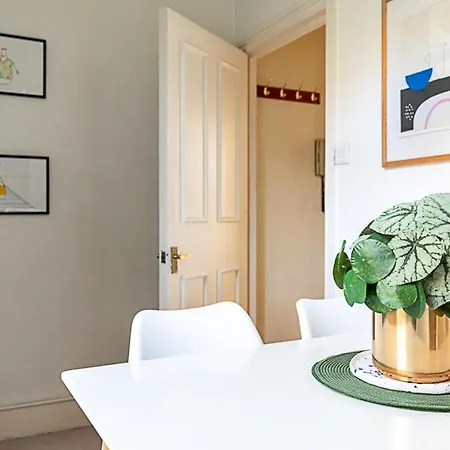 Cosy Flat In Battersea Park