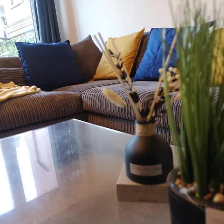 Modern 2 Bedroom In Islington Close To Station Apartment London
