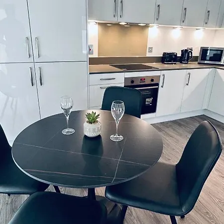 Luxury 2 Bedroom - Canning Town Apartment