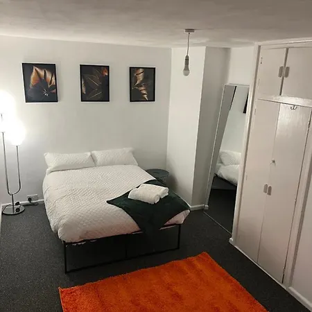 A Two Bedroom Cosy Hideaway Based In Greenwich Holiday home London