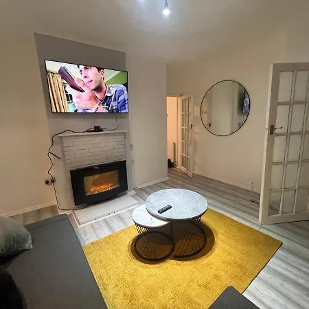 A Two Bedroom Cosy Hideaway Based In Greenwich * London