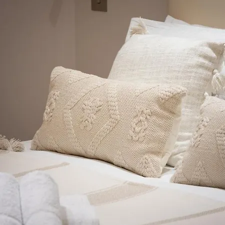 Luxurious 2 King-size Bed Flat With Patio Apartment London