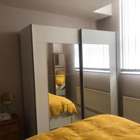Flat In Blue Plaque Building Apartment London