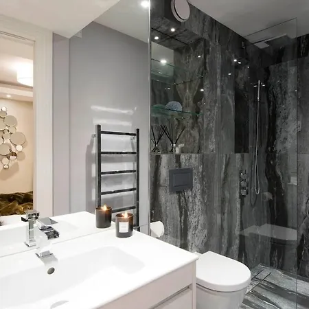 New, Luxury 3 Bed Duplex In Covent Garden Apartment *