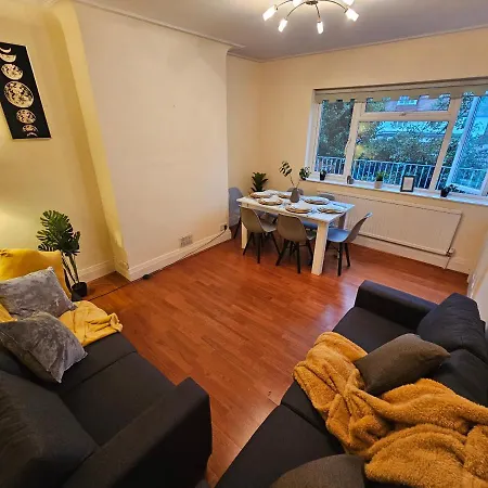 Large 4 Bedrooms Golders * London