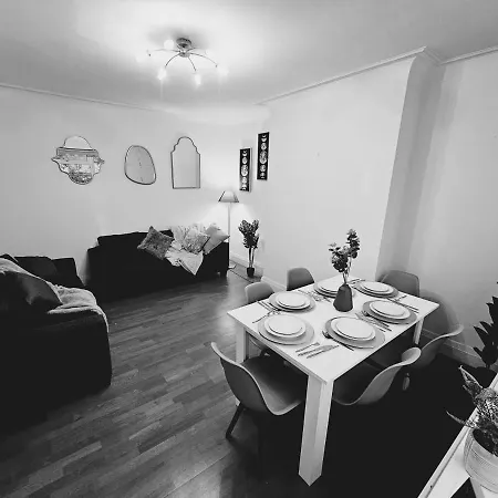 Large 4 Bedrooms Golders * London