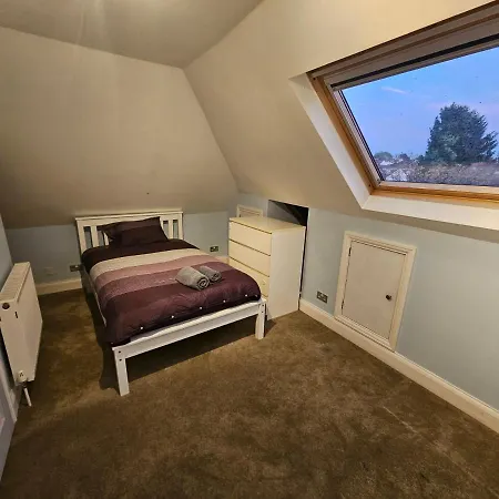 Large 4 Bedrooms Golders * London