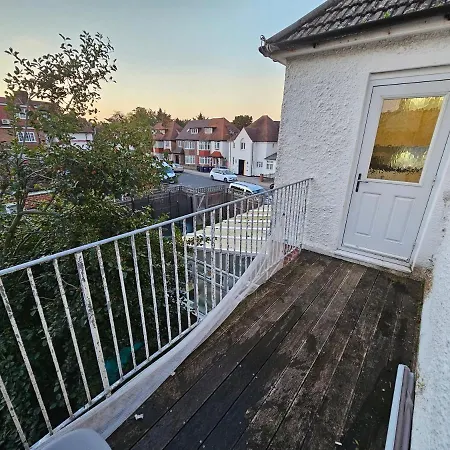 Large 4 Bedrooms Golders * London