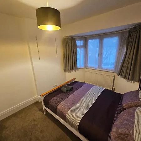 Apartamento Large 4 Bedrooms Golders Londres