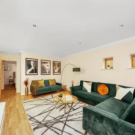 Apartment 2 Bedroom Riverside Short Term & Flexible Renting Canary Wharf!