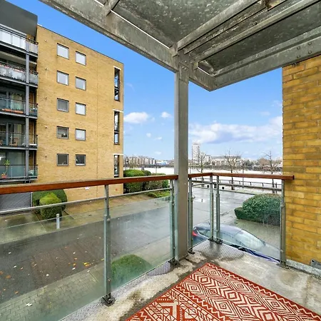 2 Bedroom Riverside Short Term & Flexible Renting Canary Wharf! Apartment London