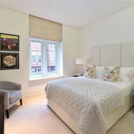 Apartment Park Lane Large Luxury Sleeps 6