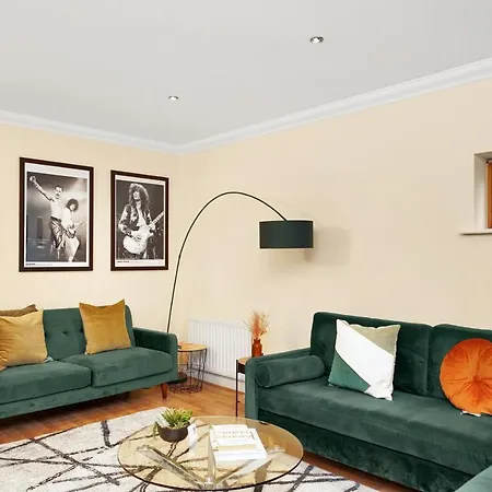 Apartment 2 Bedroom Riverside Short Term & Flexible Renting Canary Wharf! London