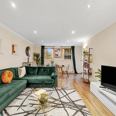 2 Bedroom Riverside Short Term & Flexible Renting Canary Wharf! * London