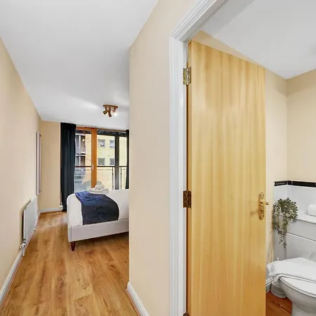 2 Bedroom Riverside Short Term & Flexible Renting Canary Wharf! Apartment London