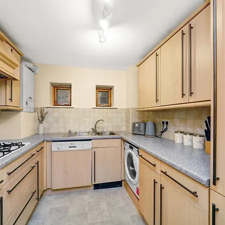 2 Bedroom Riverside Short Term & Flexible Renting Canary Wharf! Apartment
